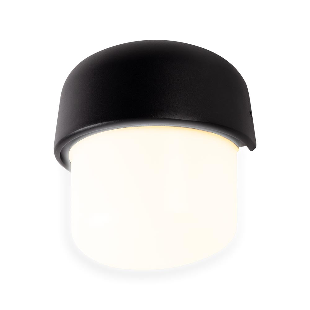 Aplica Bastet LED 12W Erste - detaliu lumina directionata pe fatada moderna

