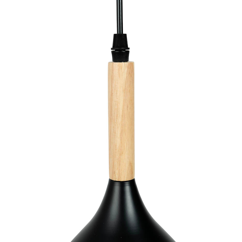 Detaliu soclu E27 și finisaj negru mat pendul Player Erste - compatibil bec Edison LED