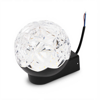 Aplica exterior HL-A3 10W - detaliu lumina rece 6500K pe fatada casa

