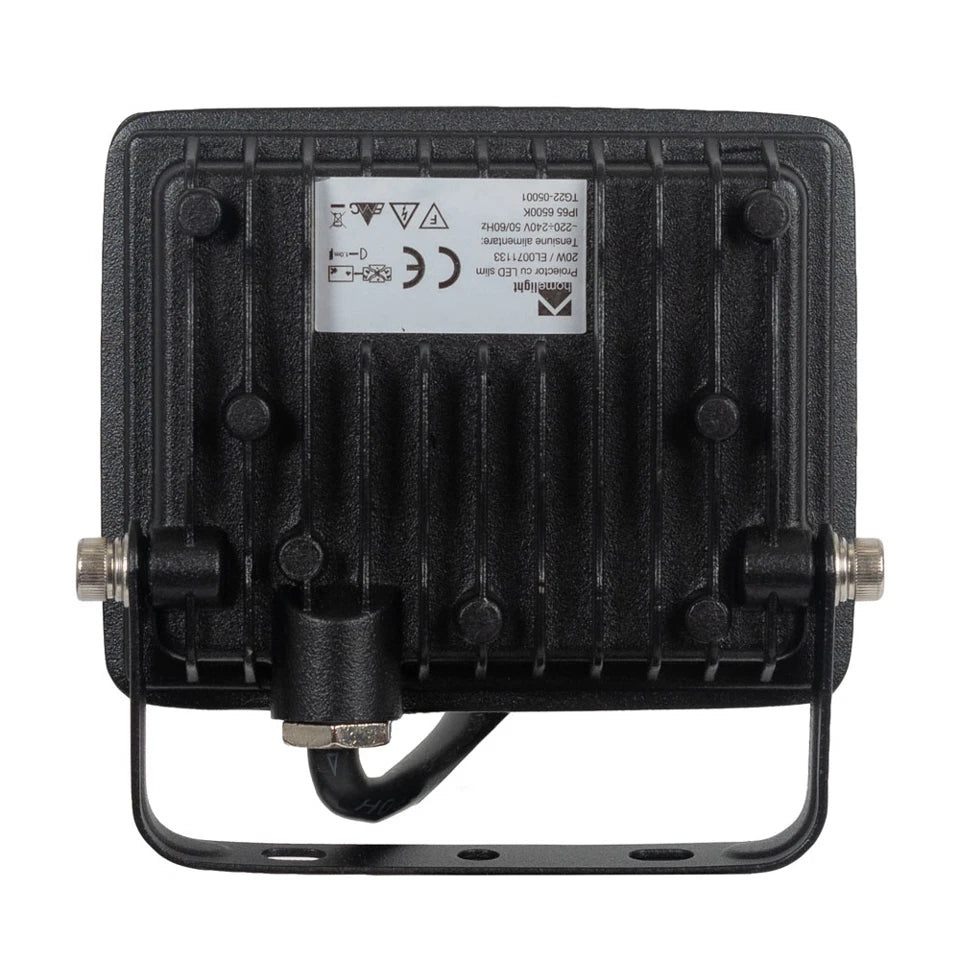 Proiector LED Homelight 20W - instalat pe fatada exterioara casa