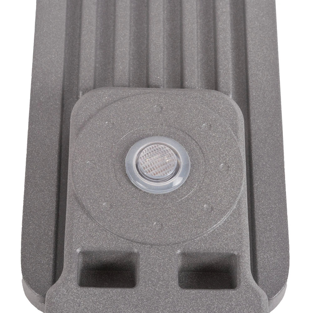 Corp stradal slim LED Homelight 30W - instalat pe stalp alee exterioara noapte
