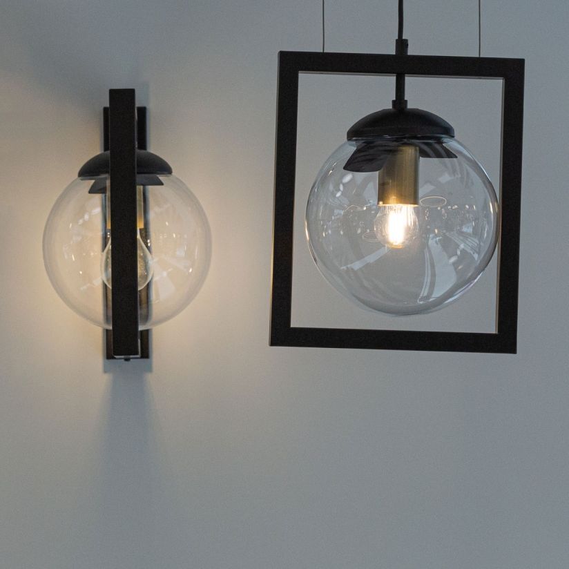 Detaliu aplică perete REY AP1 Klausen metal negru și sticlă, stil industrial modern
